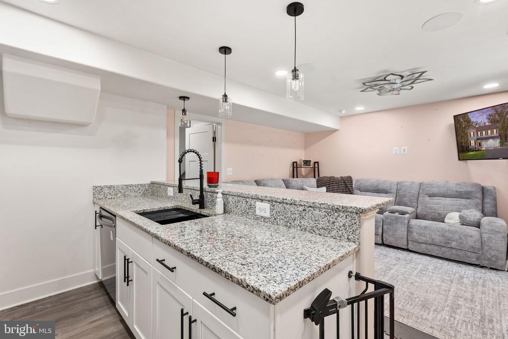 5221 WYNDEMERE CIRCLE