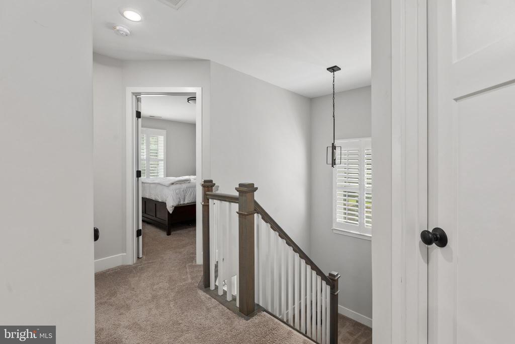 5221 WYNDEMERE CIRCLE