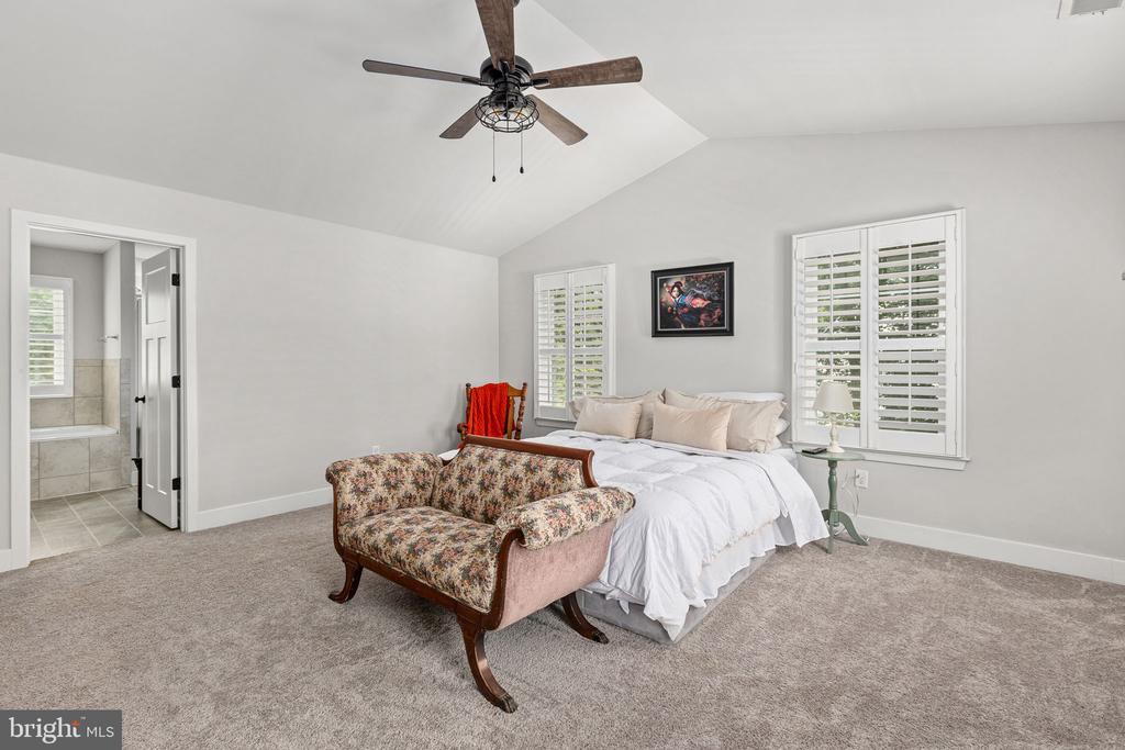 5221 WYNDEMERE CIRCLE