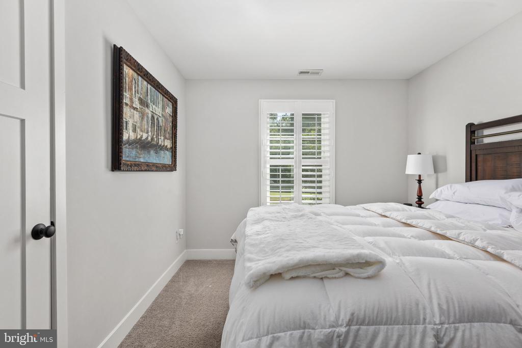 5221 WYNDEMERE CIRCLE