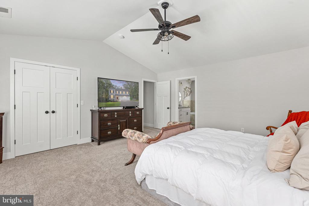 5221 WYNDEMERE CIRCLE