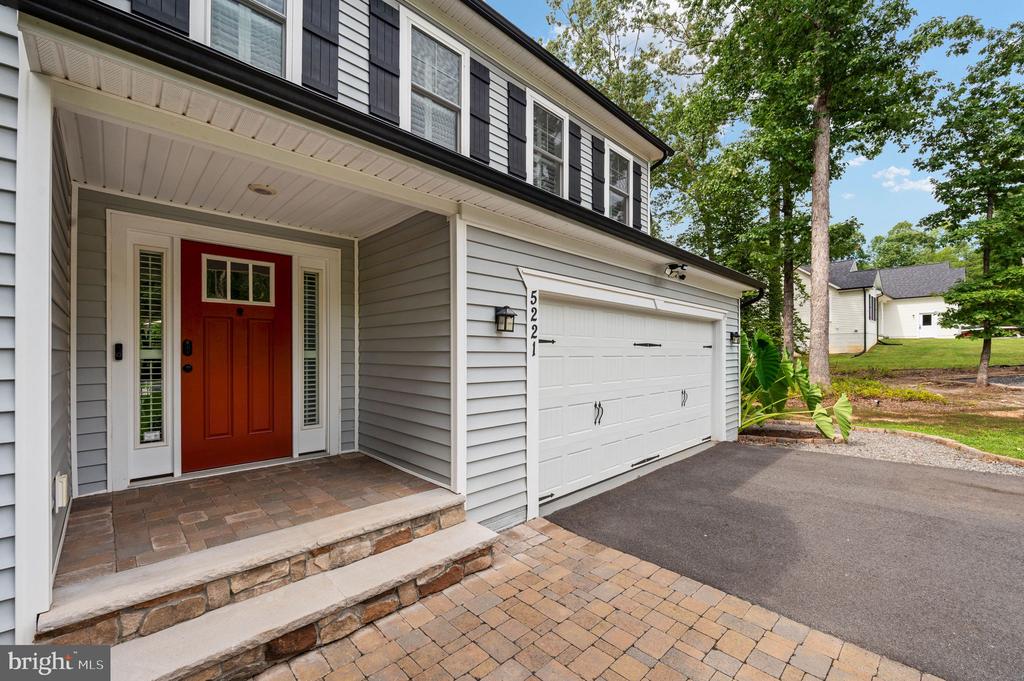 5221 WYNDEMERE CIRCLE
