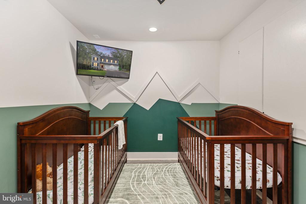 5221 WYNDEMERE CIRCLE