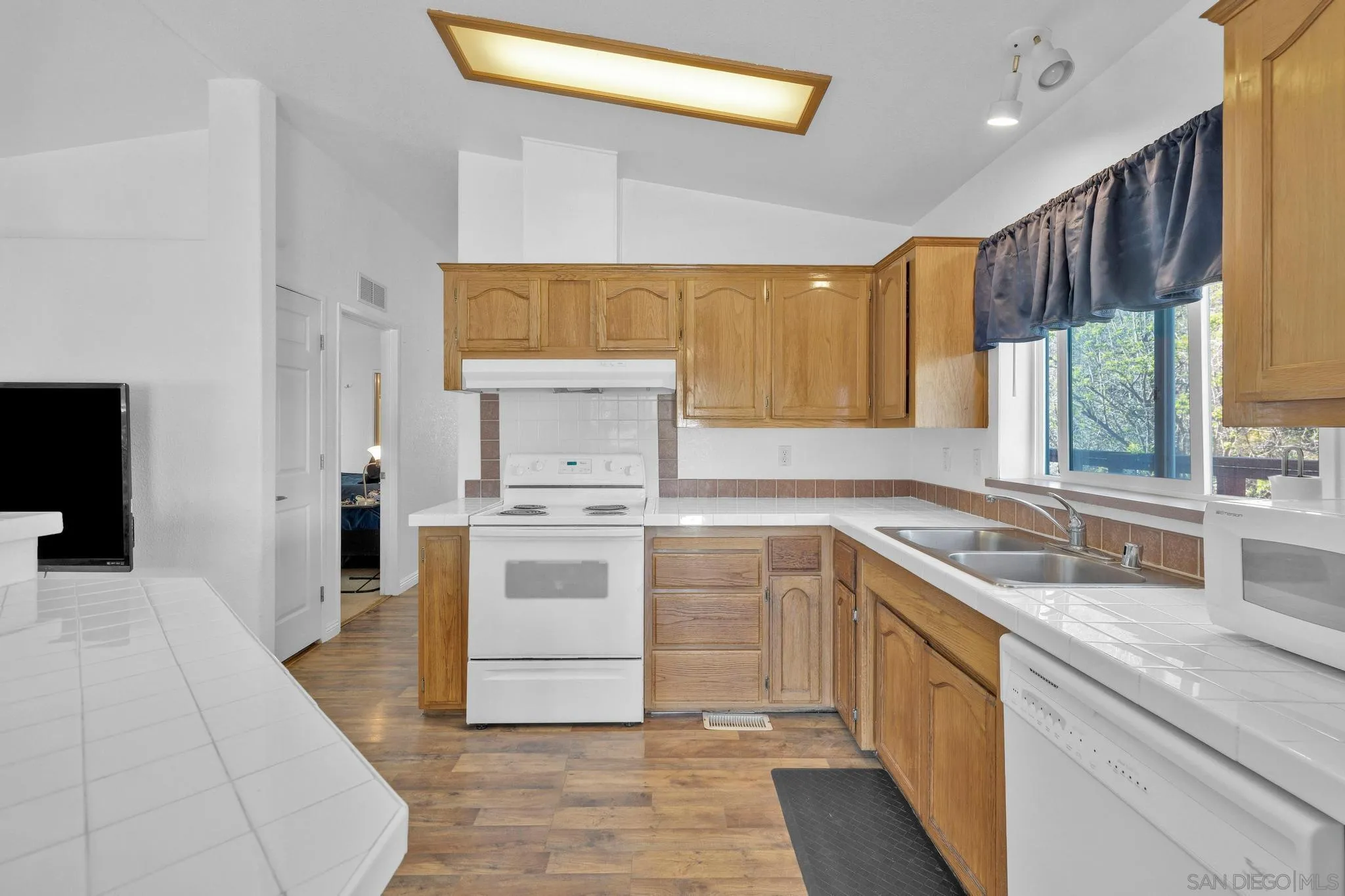 3247 Canyon Dr