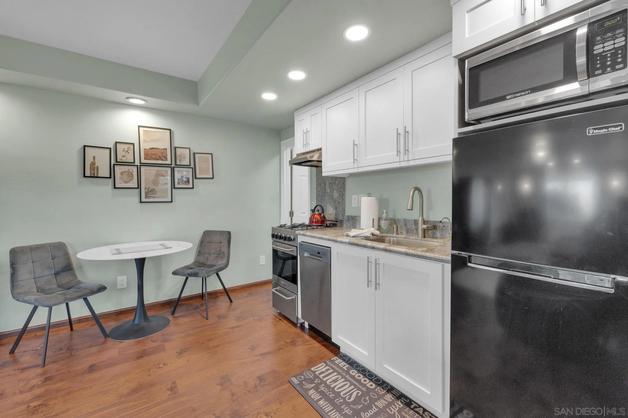 555 Manzanita Dr
