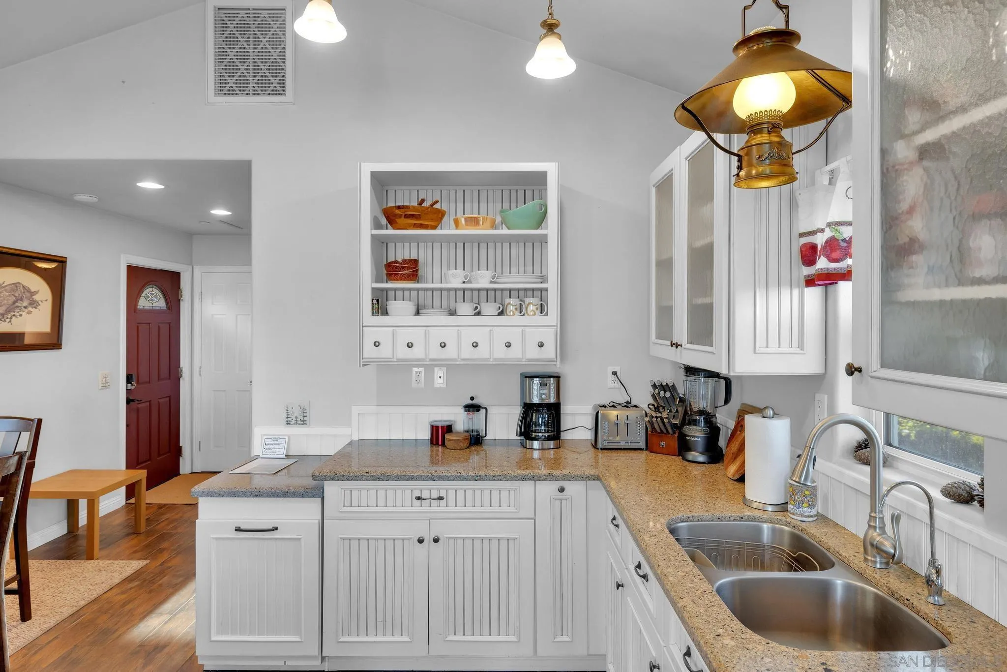 555 Manzanita Dr