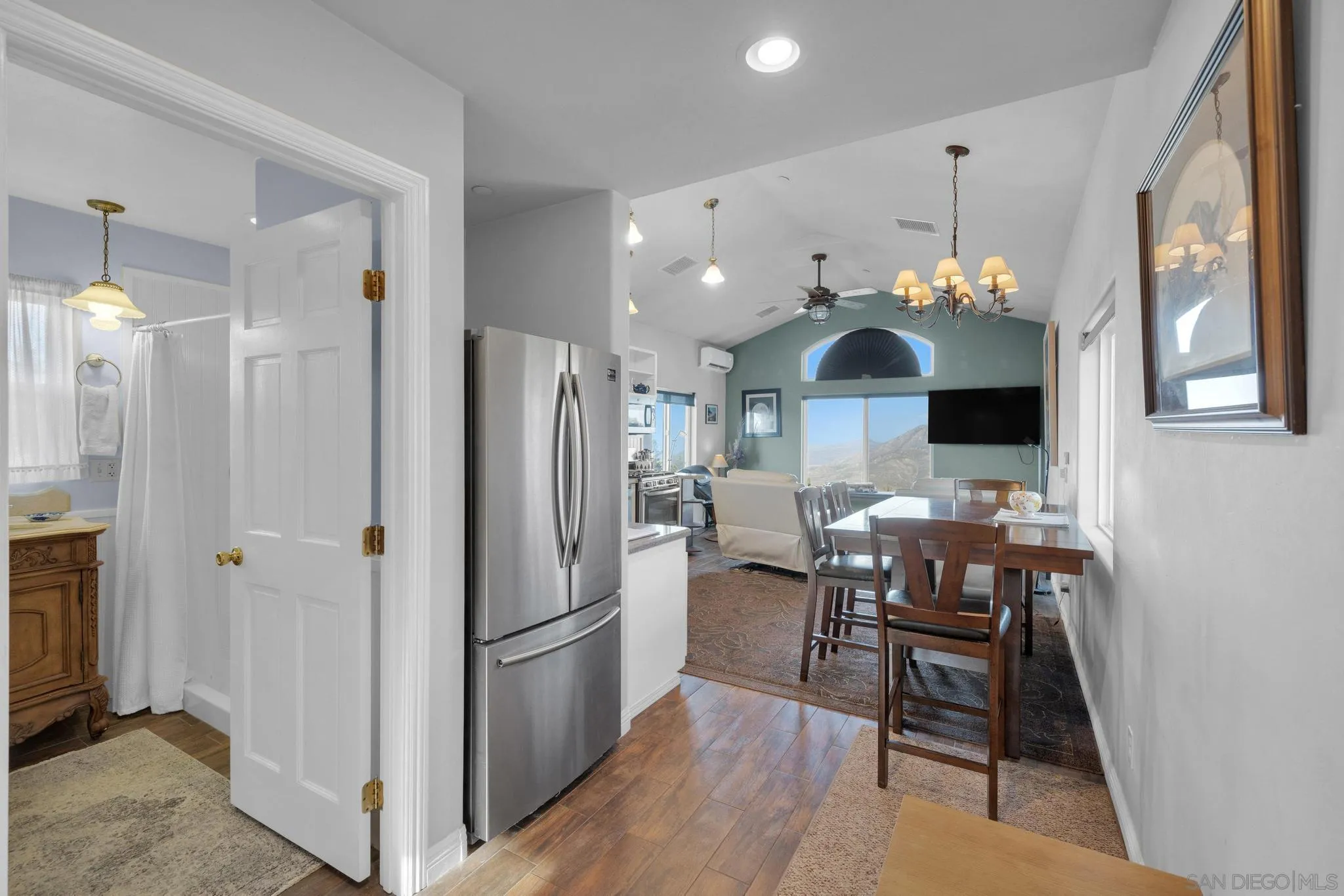555 Manzanita Dr