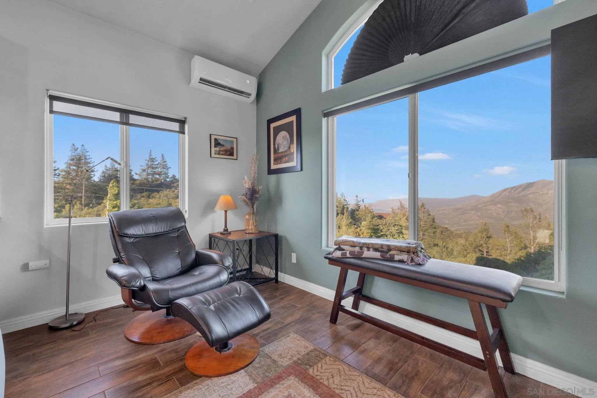 555 Manzanita Dr