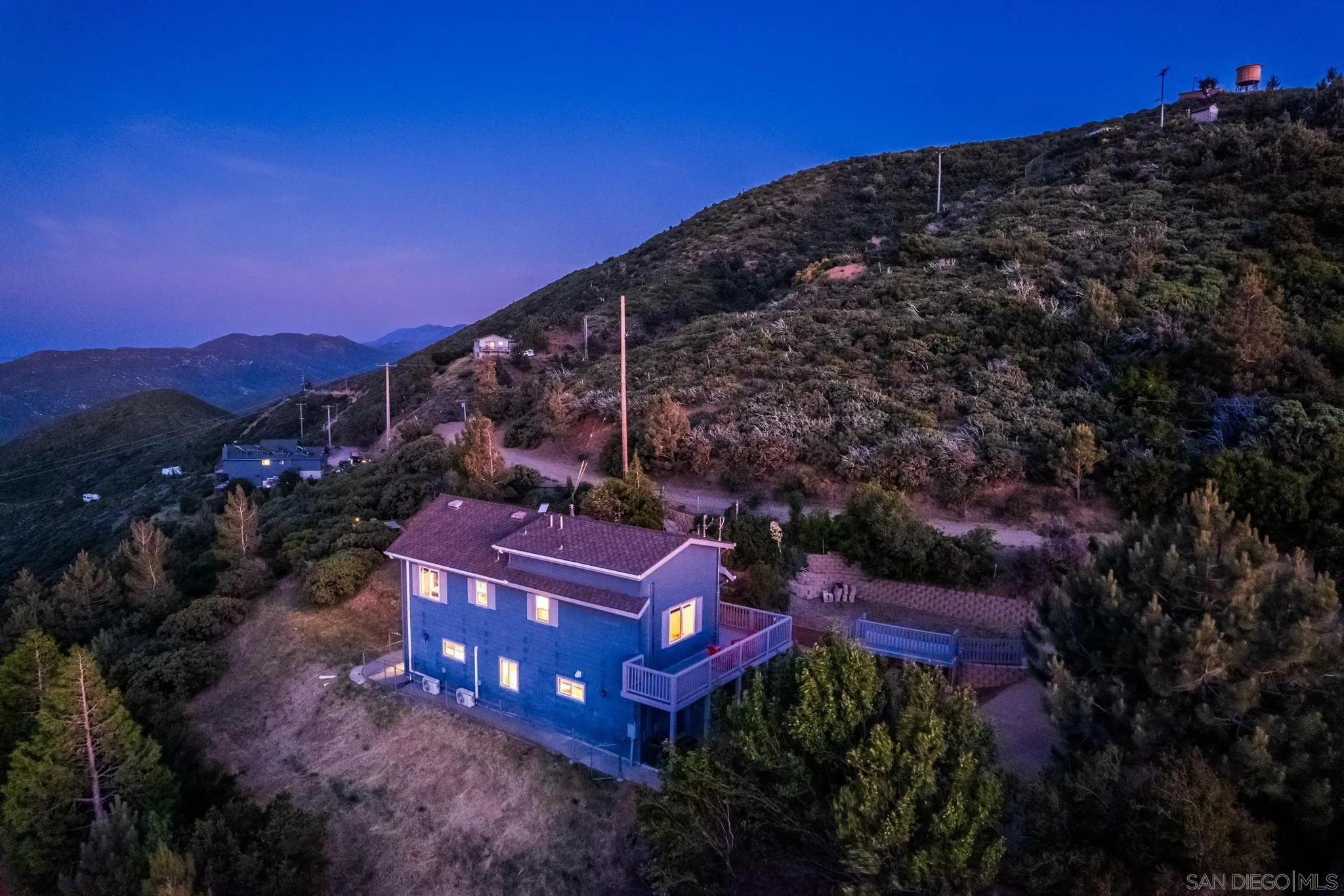 555 Manzanita Dr