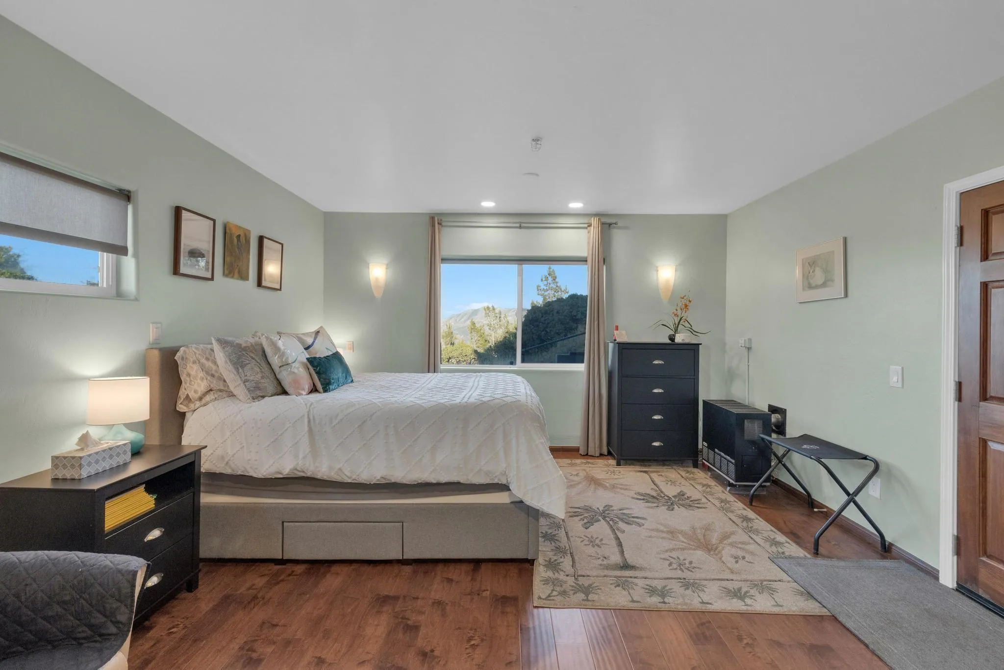 555 Manzanita Dr