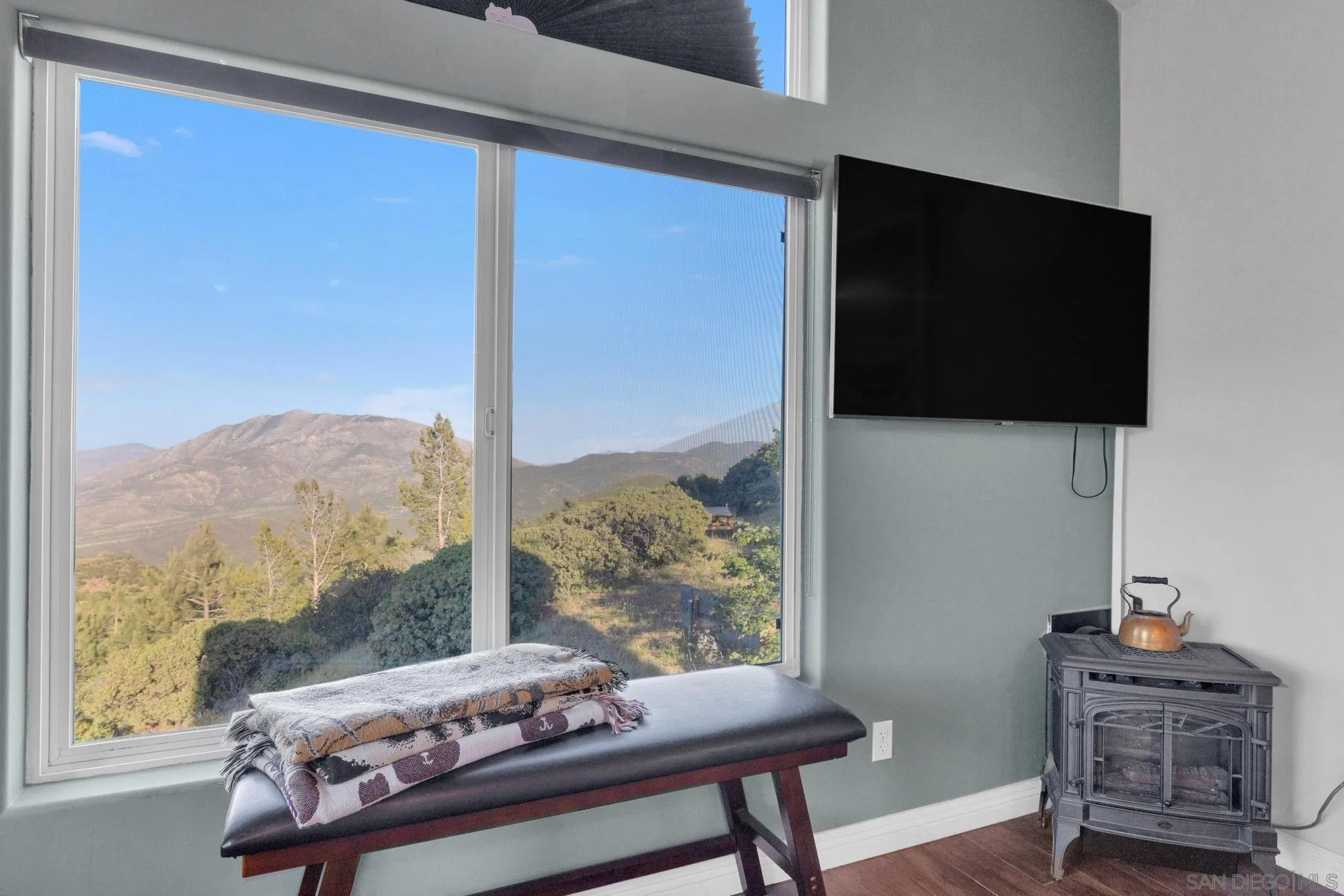 555 Manzanita Dr