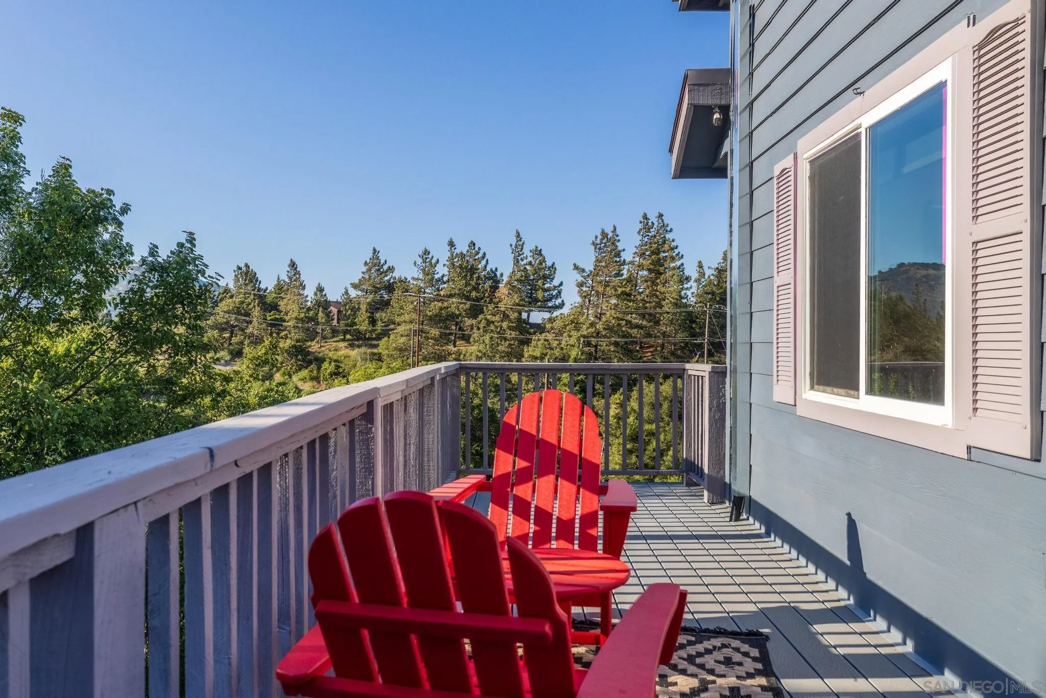 555 Manzanita Dr