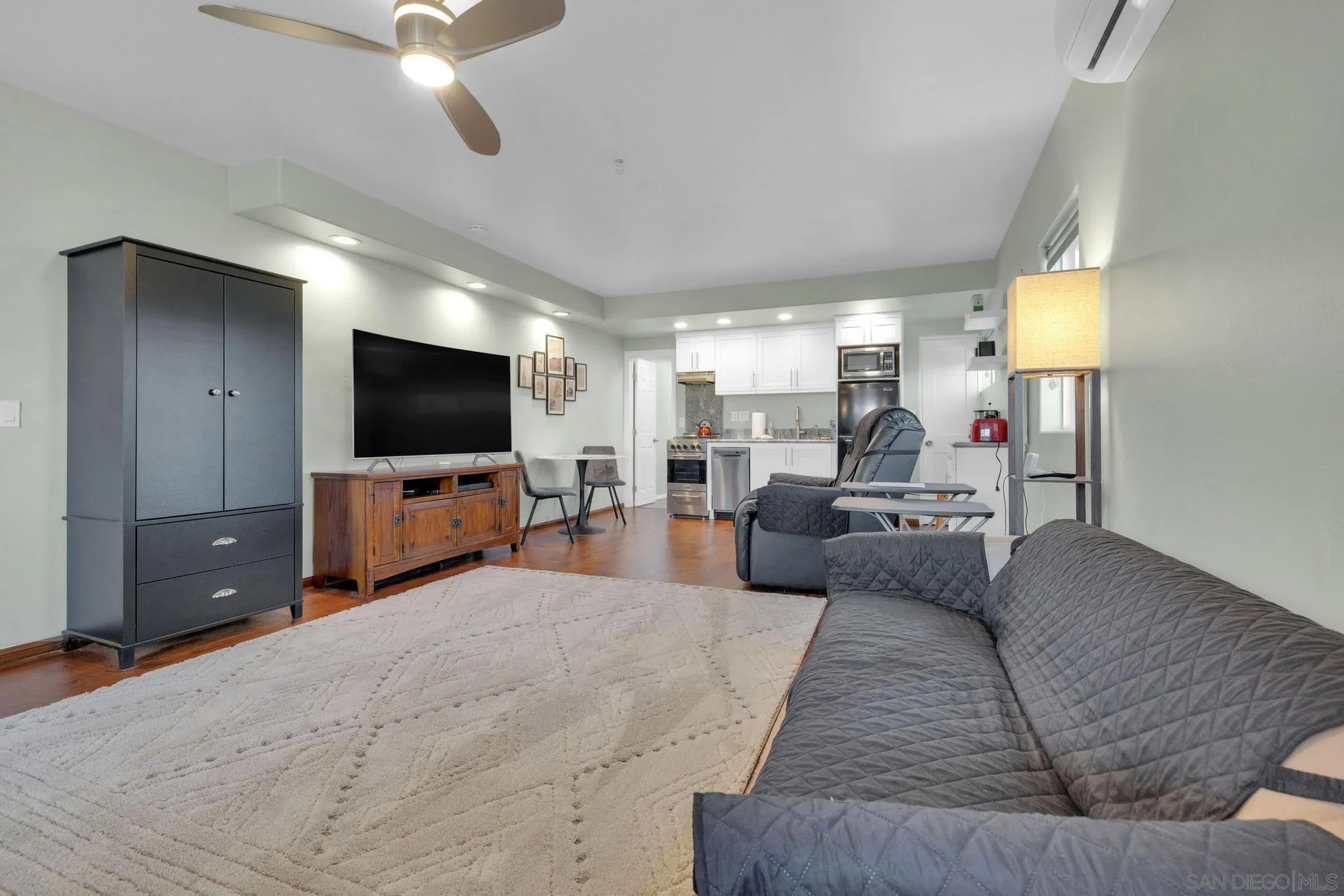 555 Manzanita Dr