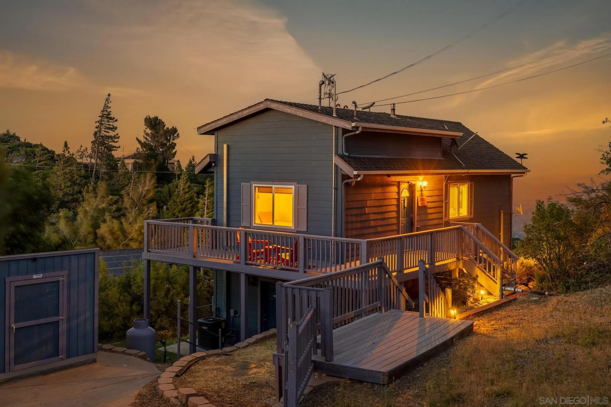 555 Manzanita Dr