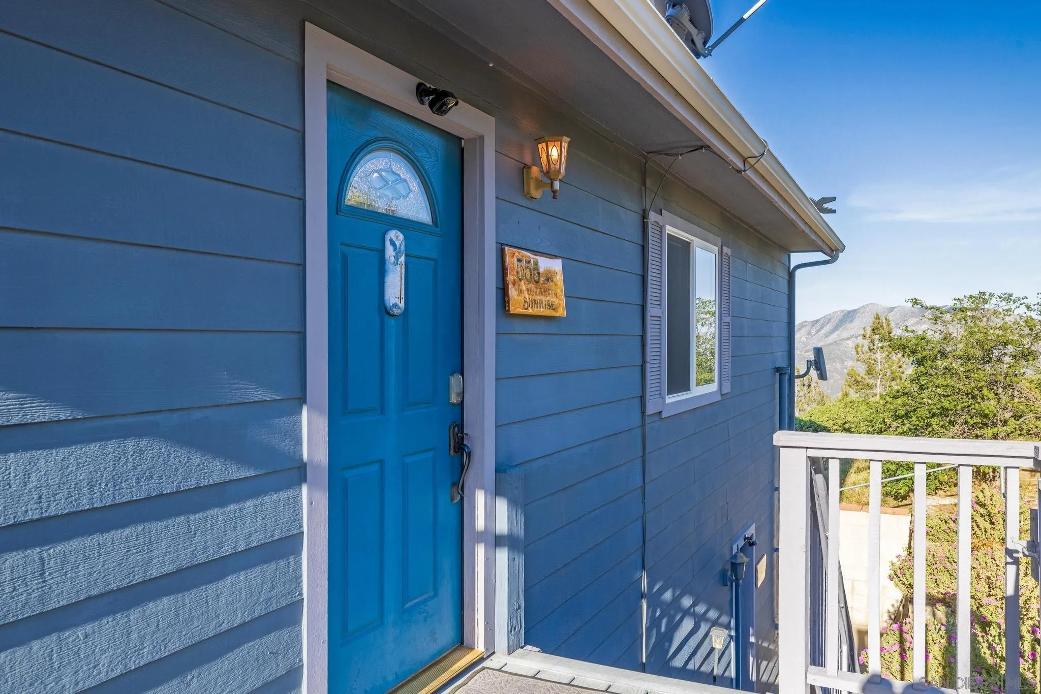 555 Manzanita Dr
