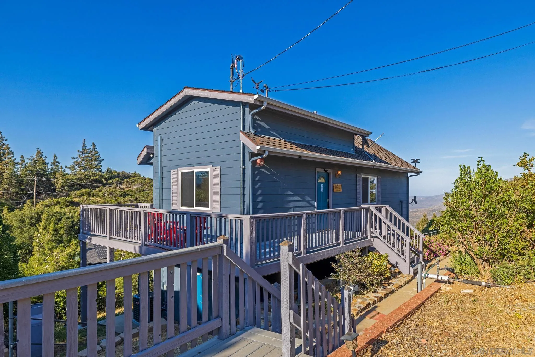 555 Manzanita Dr