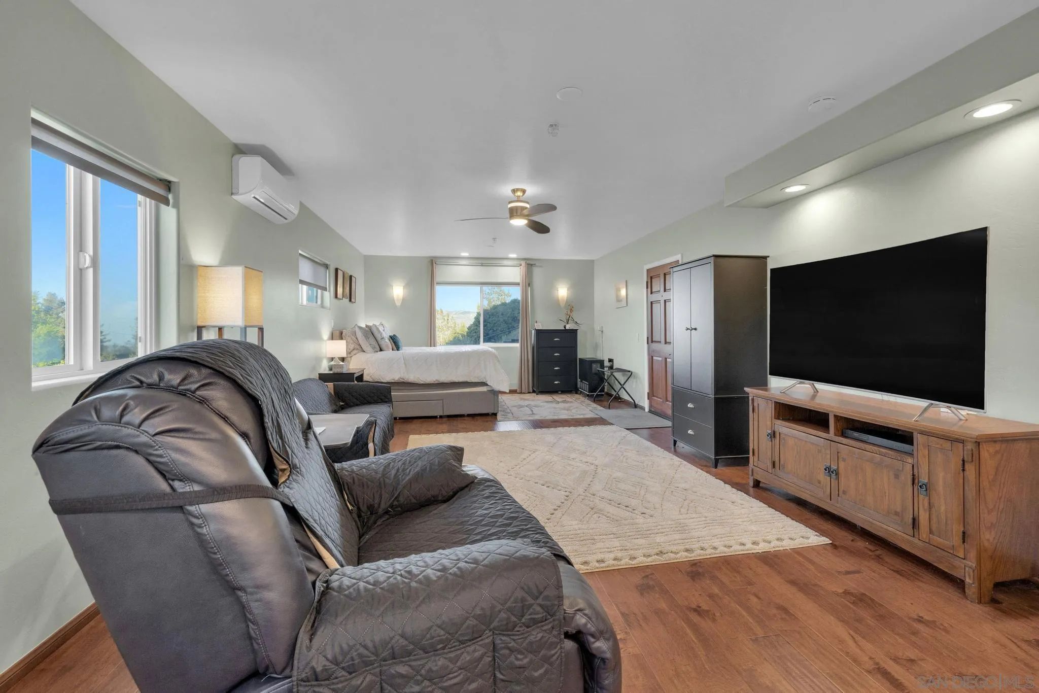 555 Manzanita Dr