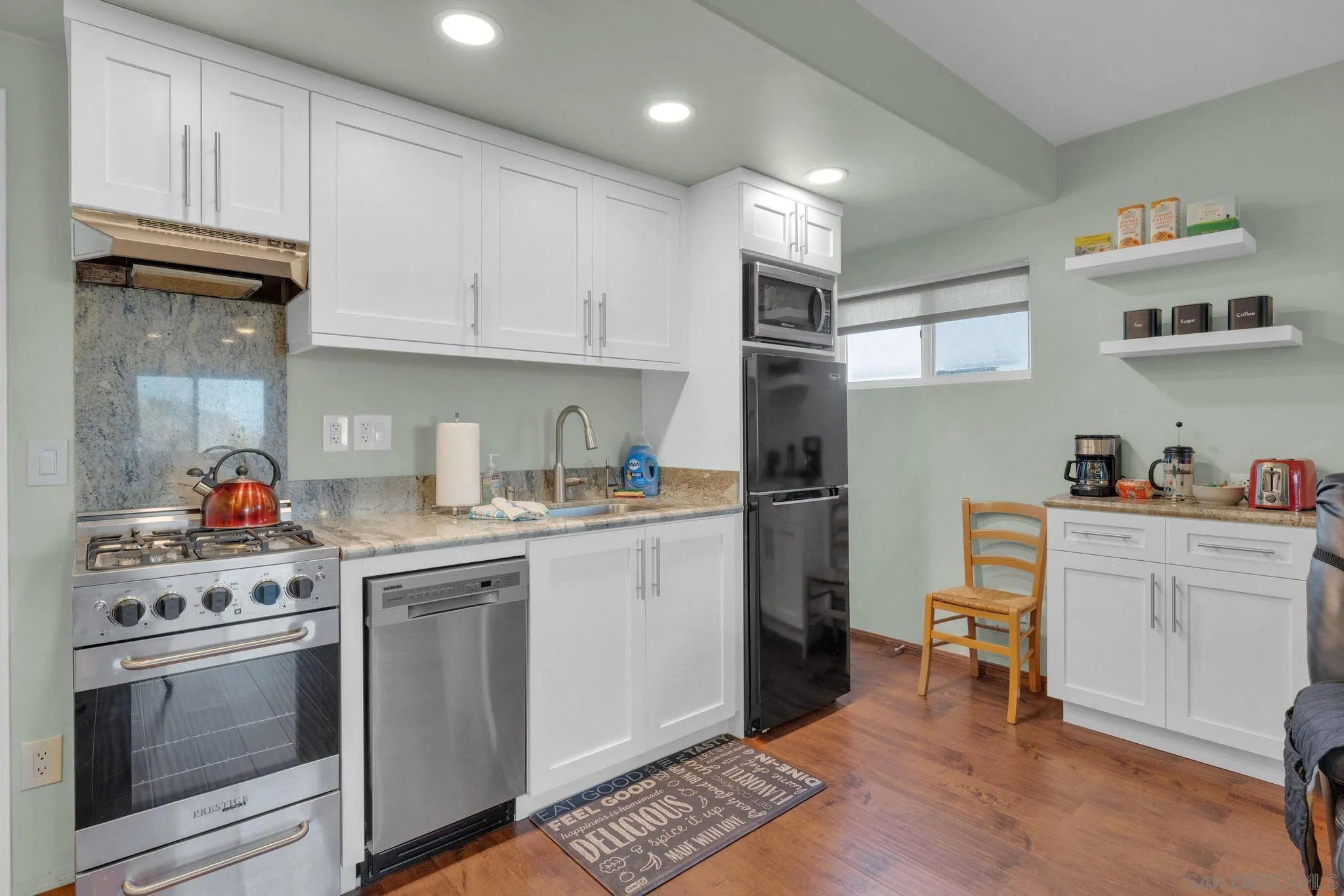 555 Manzanita Dr