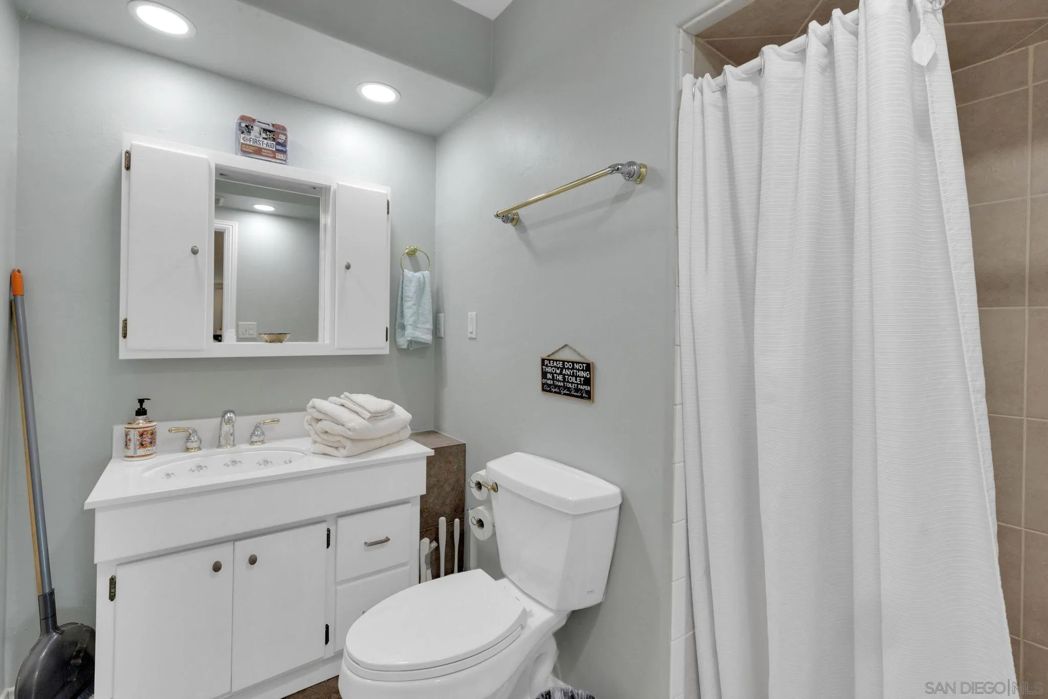 555 Manzanita Dr