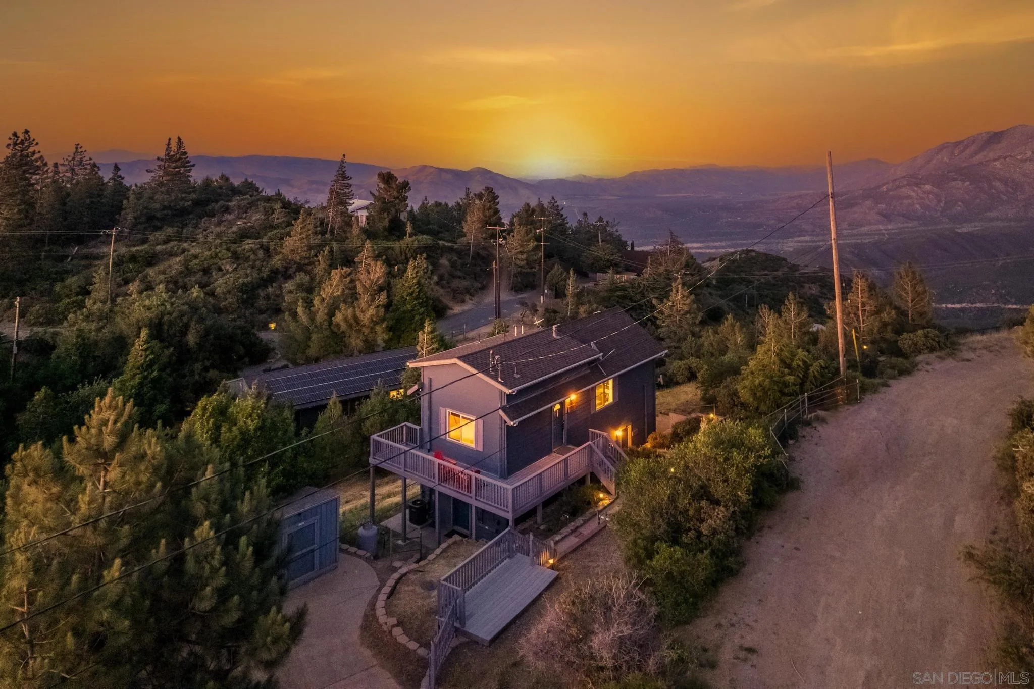 555 Manzanita Dr