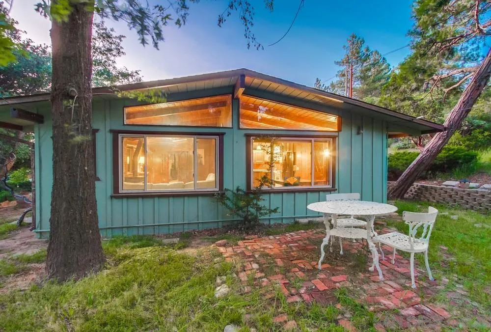 3233 Salton Vista Drive