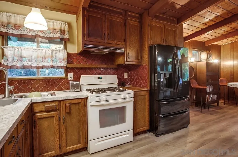 3233 Salton Vista Drive