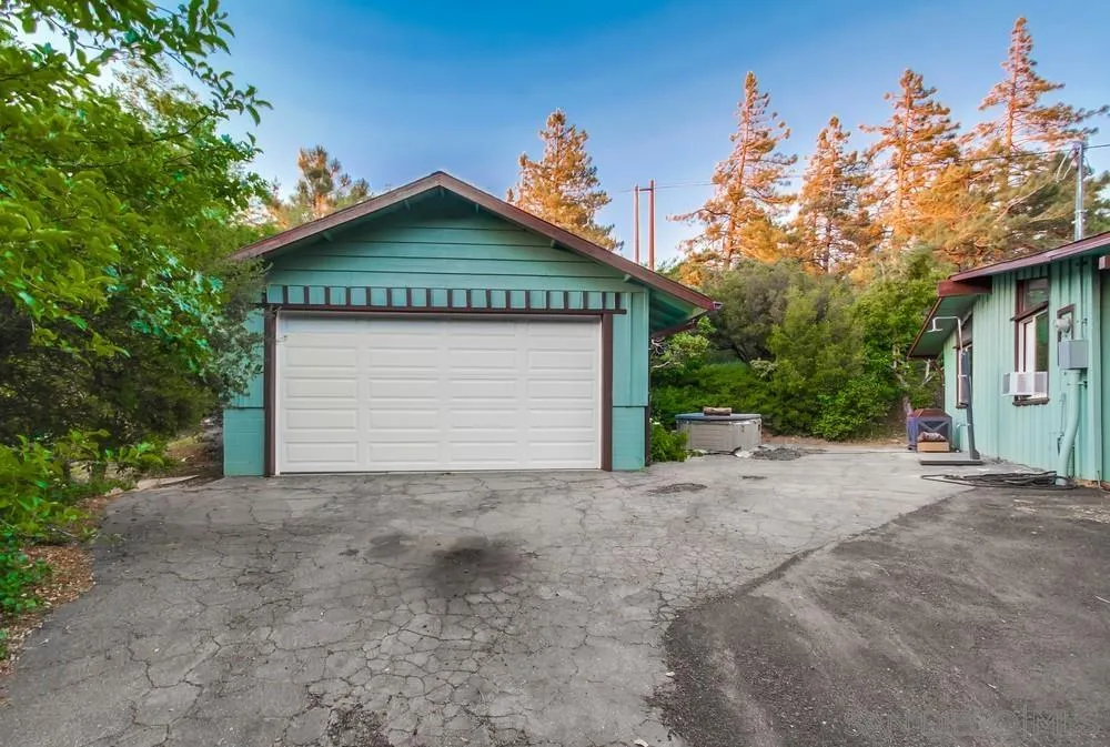 3233 Salton Vista Drive