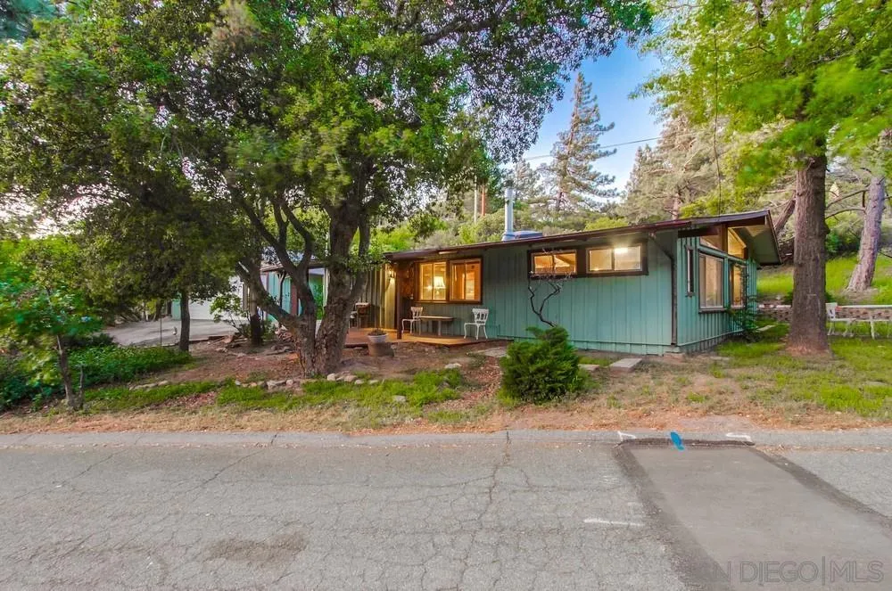 3233 Salton Vista Drive