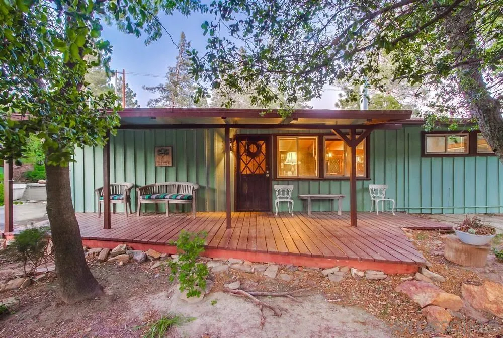 3233 Salton Vista Drive