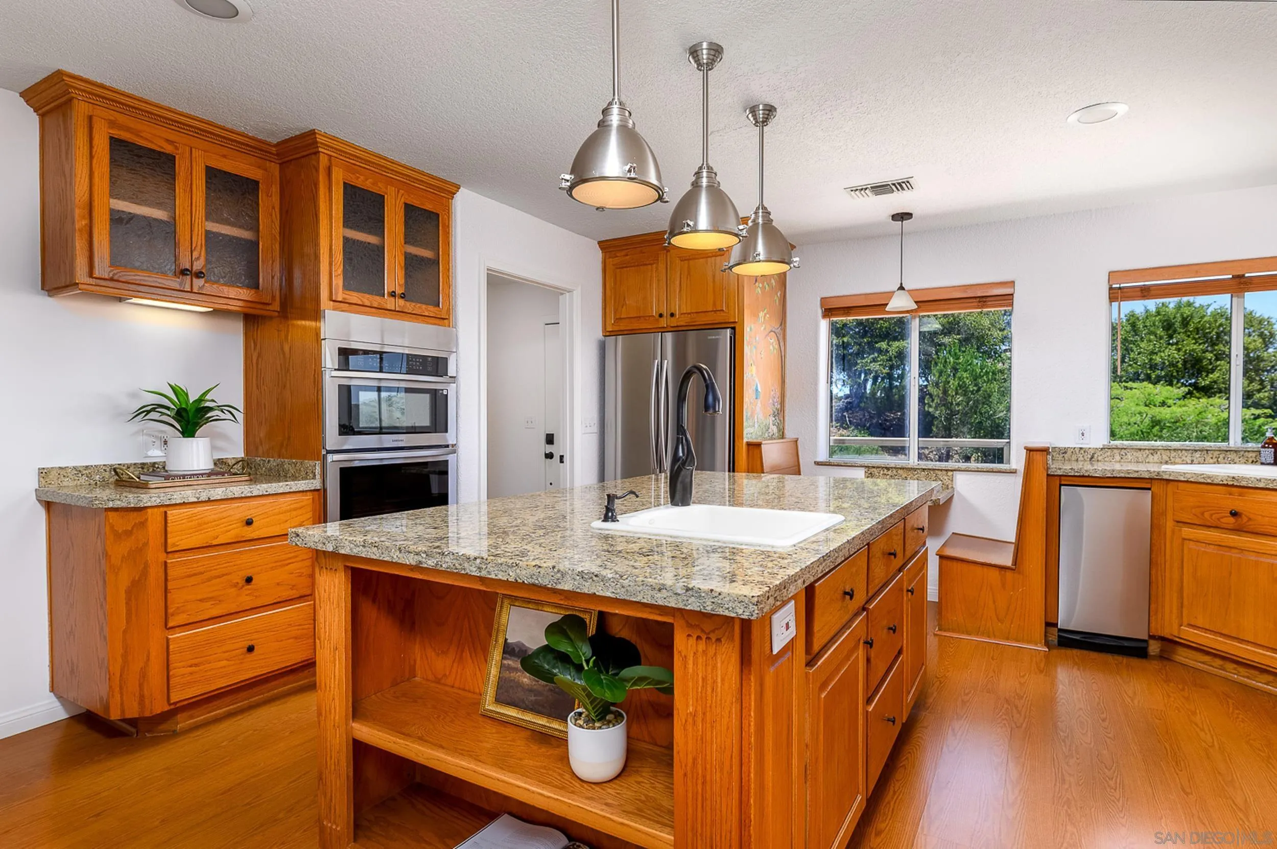 1577 Oak Land