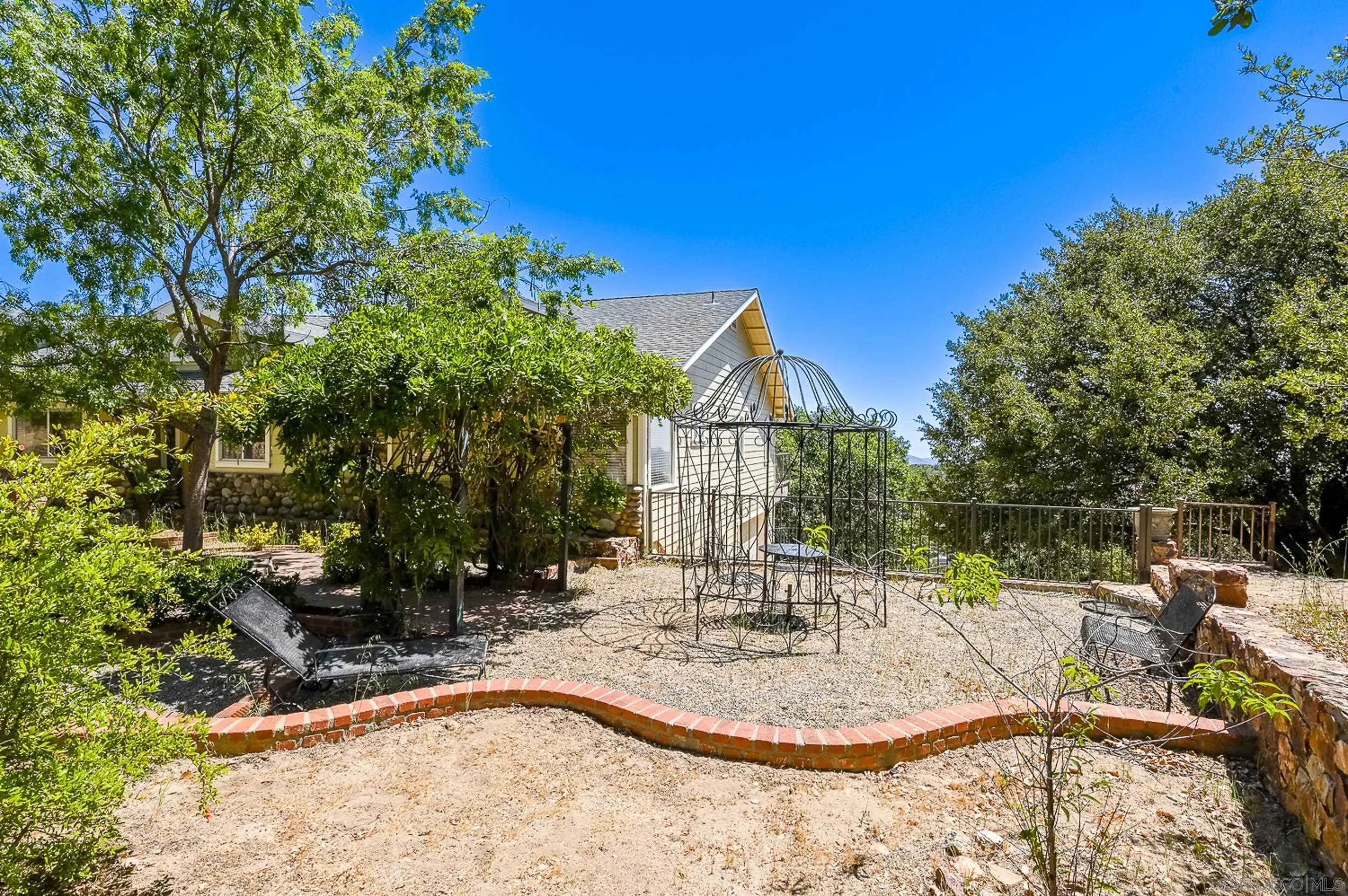 1577 Oak Land