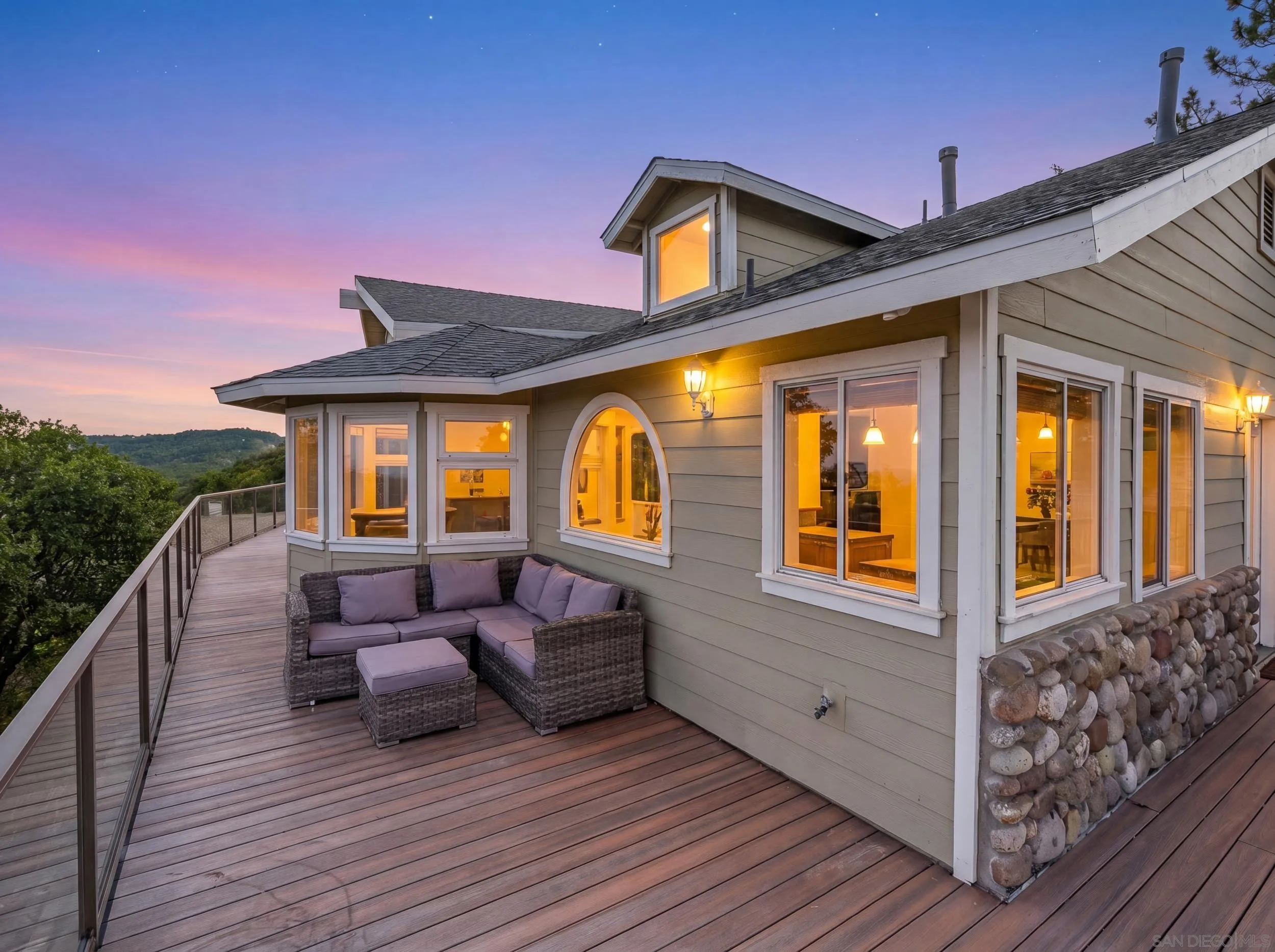 1577 Oak Land