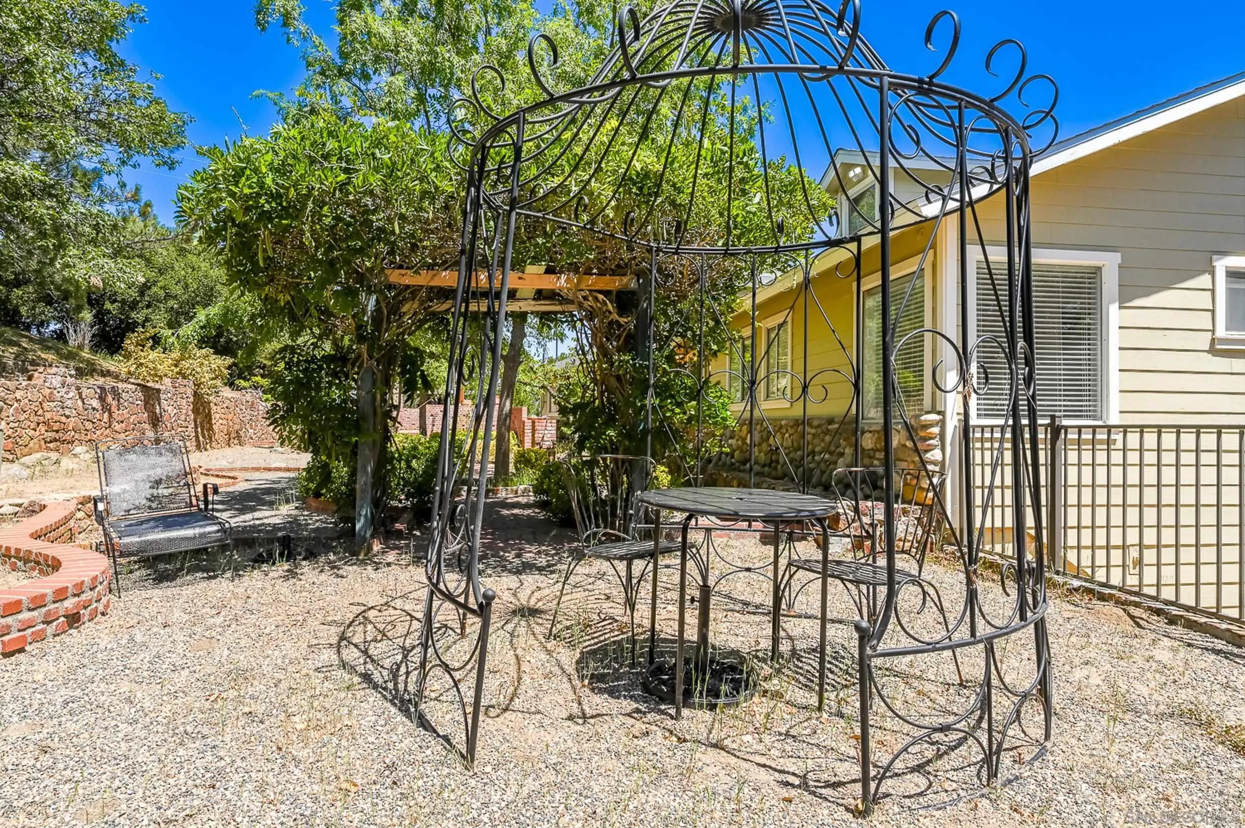1577 Oak Land