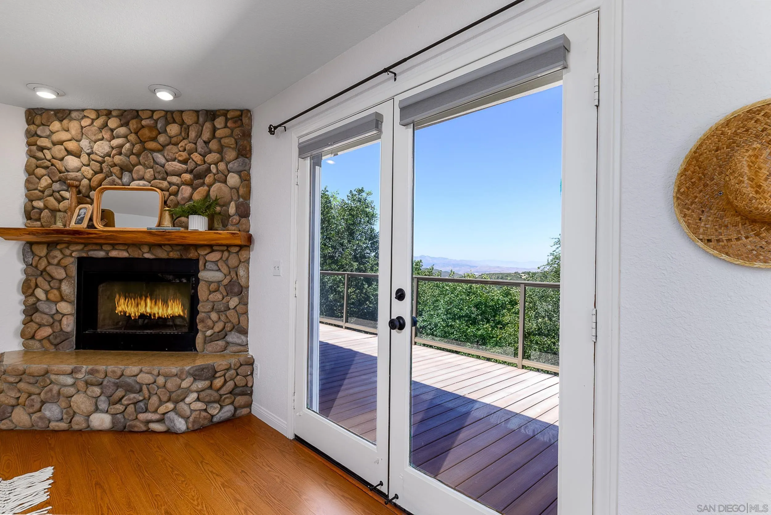 1577 Oak Land