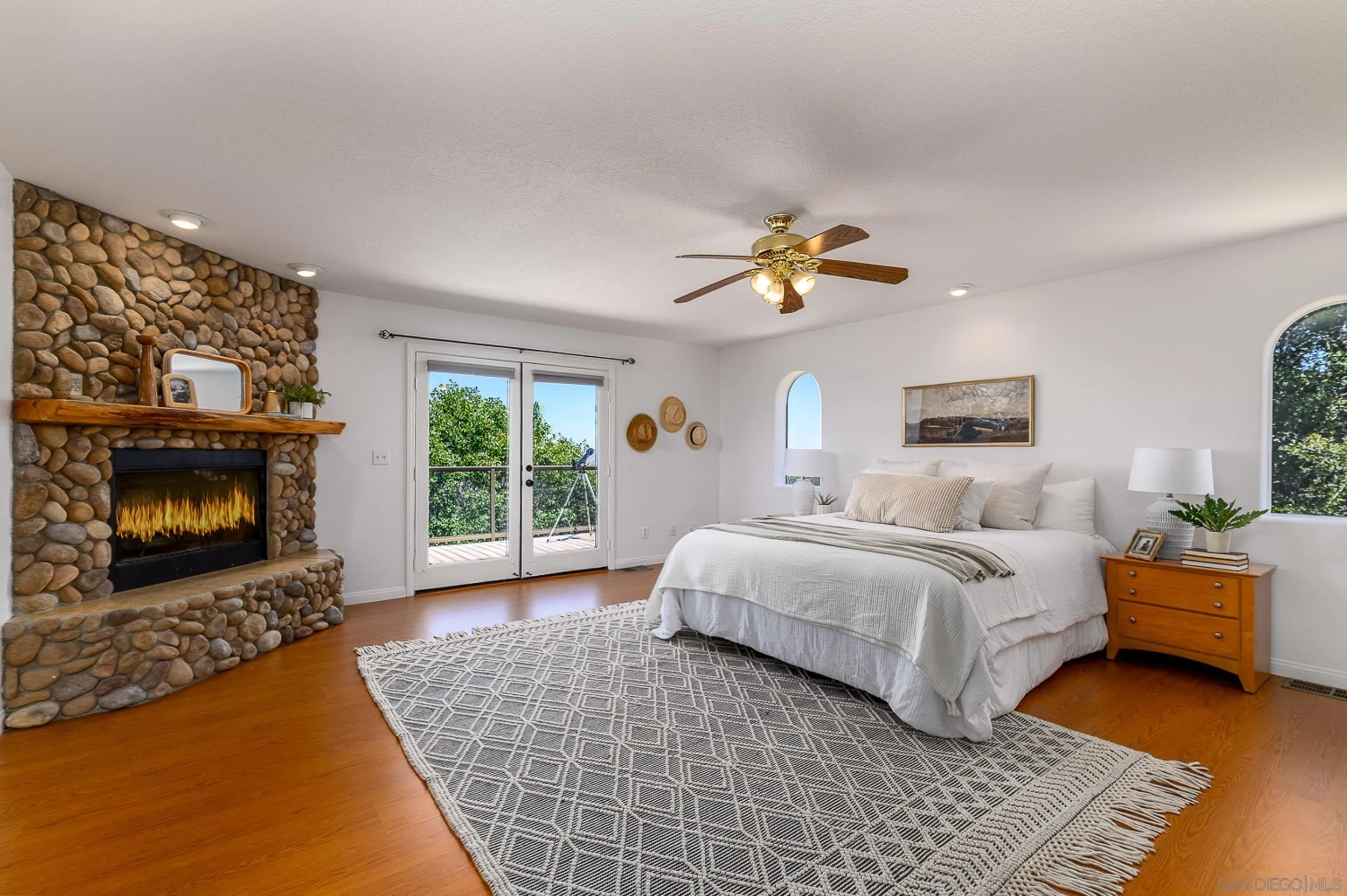 1577 Oak Land