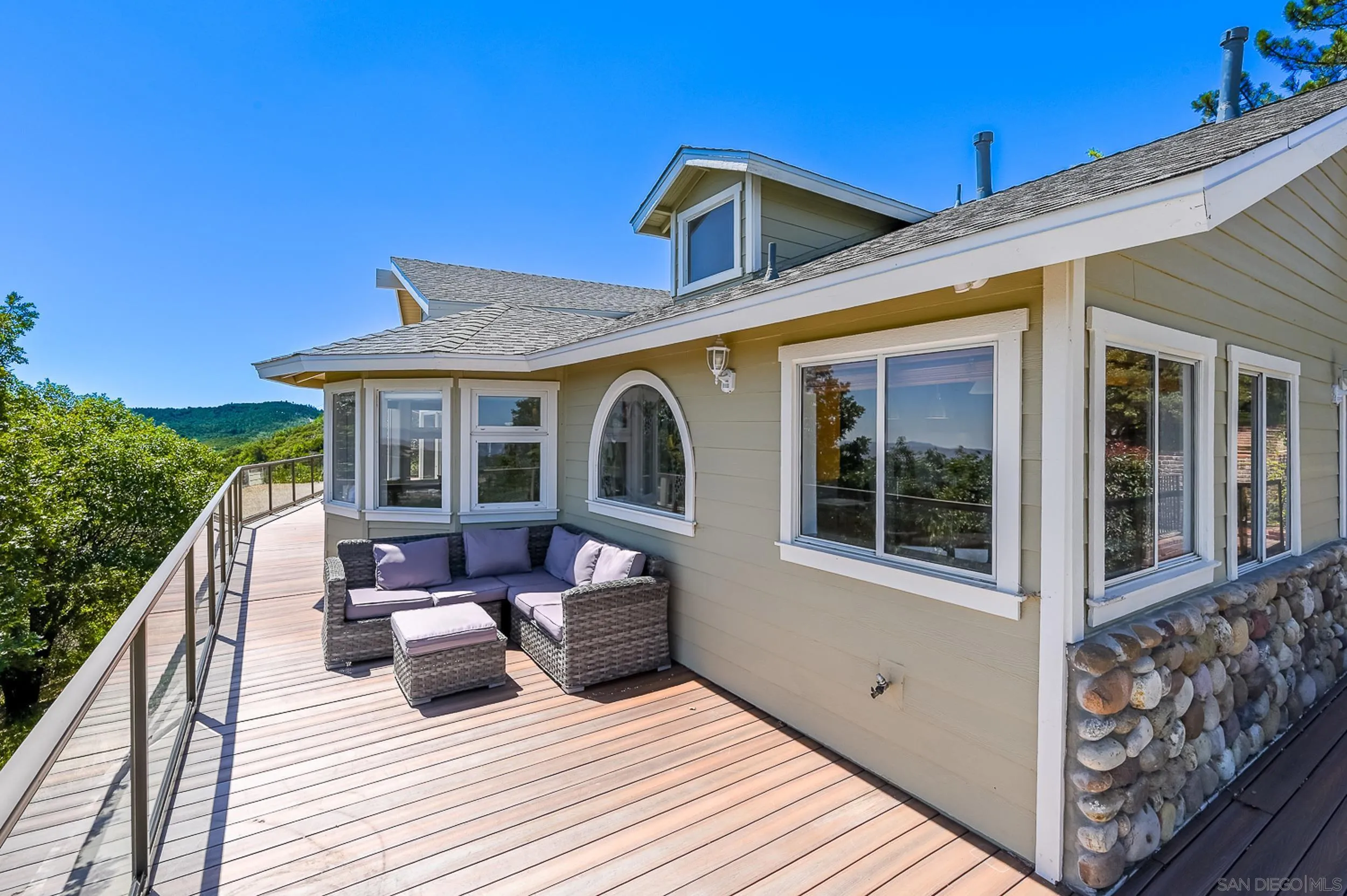 1577 Oak Land