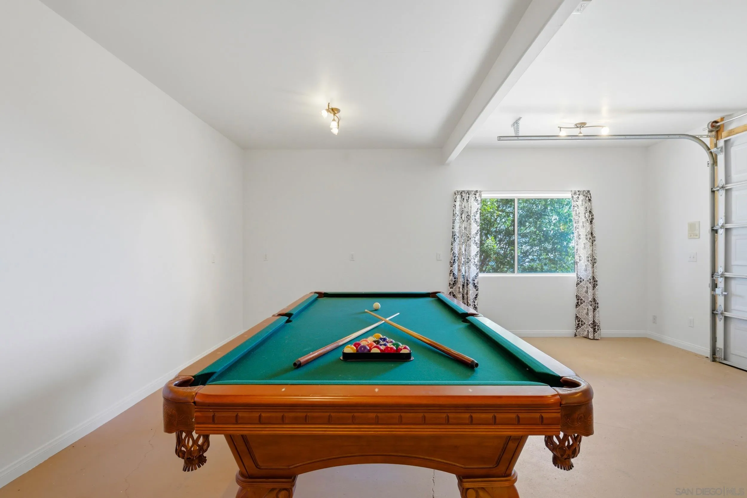 1577 Oak Land