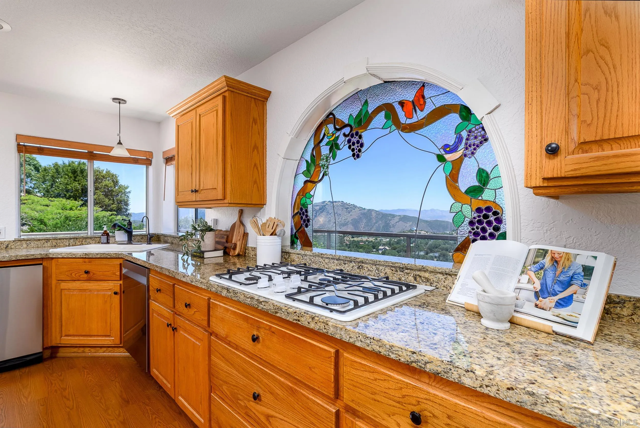 1577 Oak Land