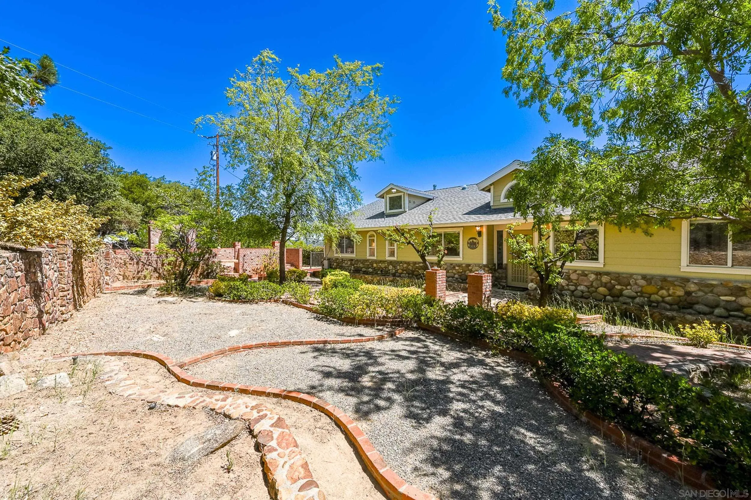 1577 Oak Land
