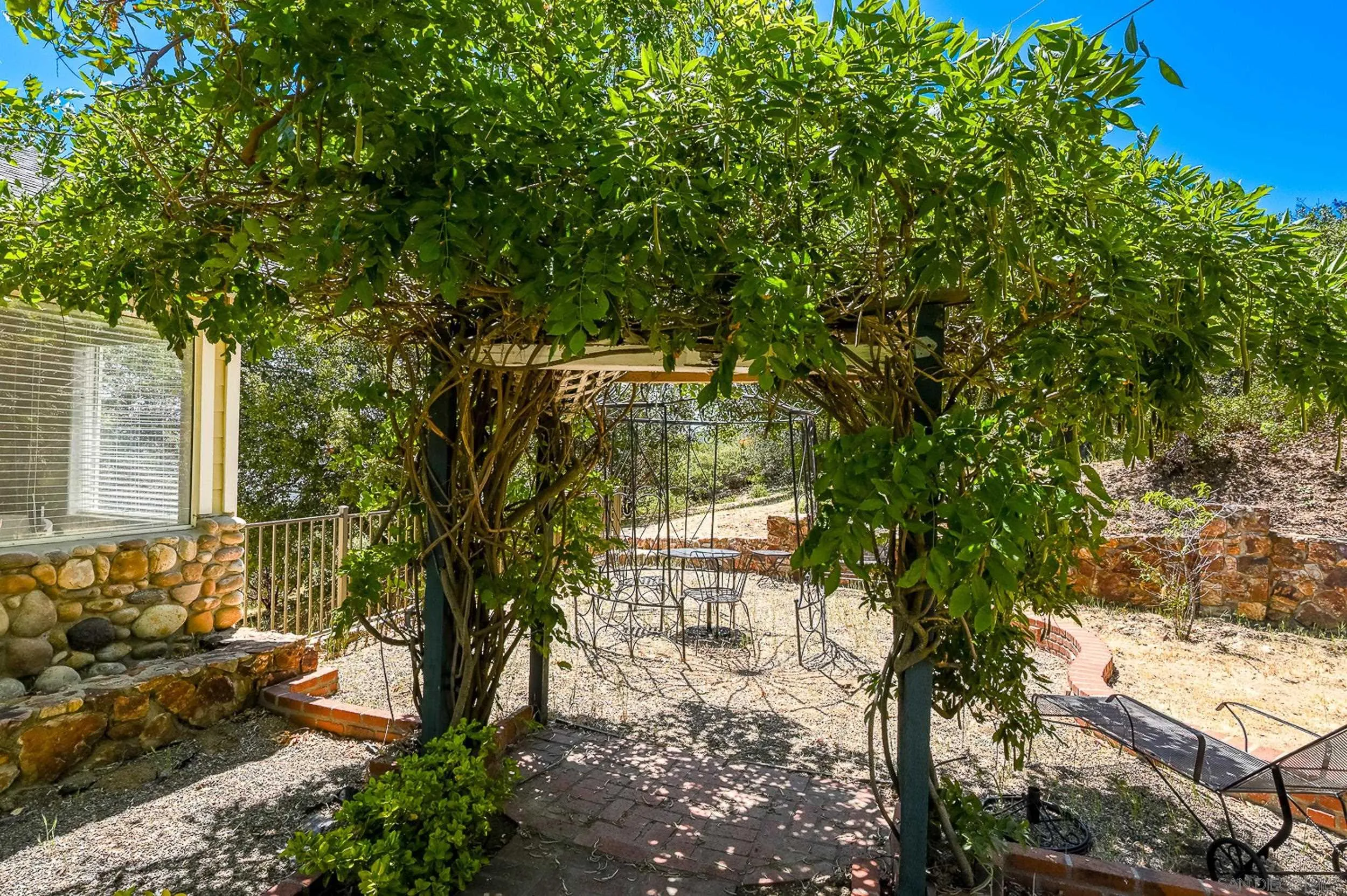 1577 Oak Land