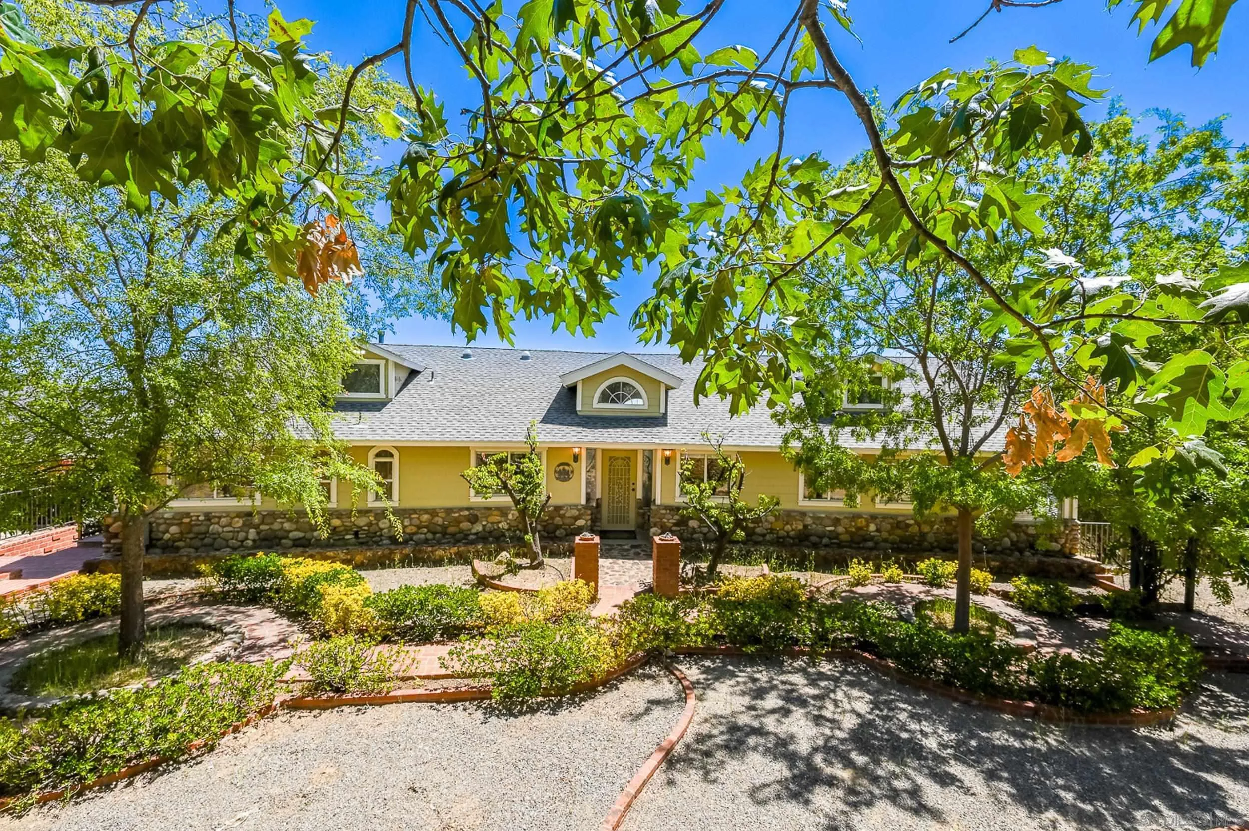 1577 Oak Land