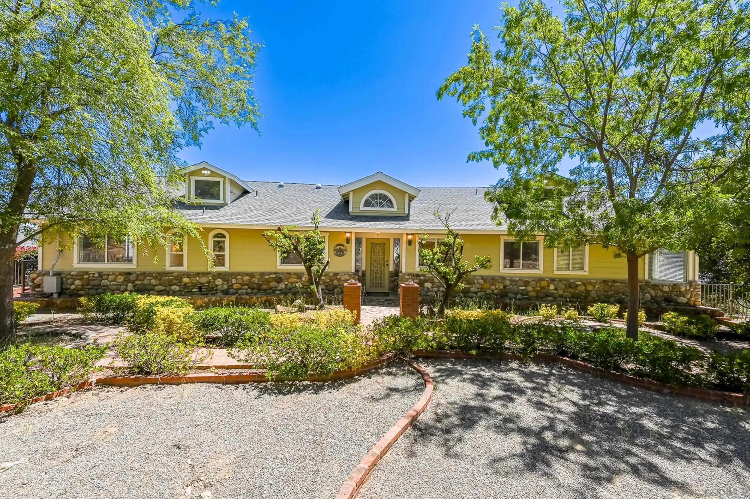 1577 Oak Land