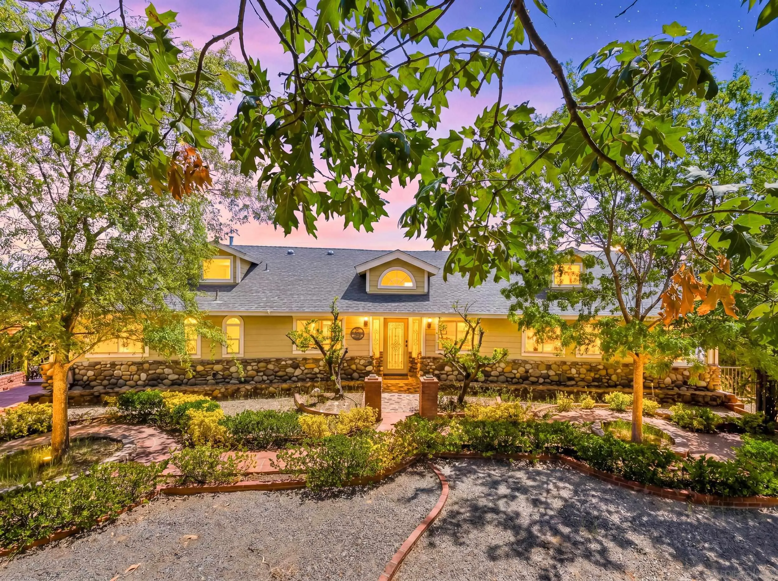 1577 Oak Land