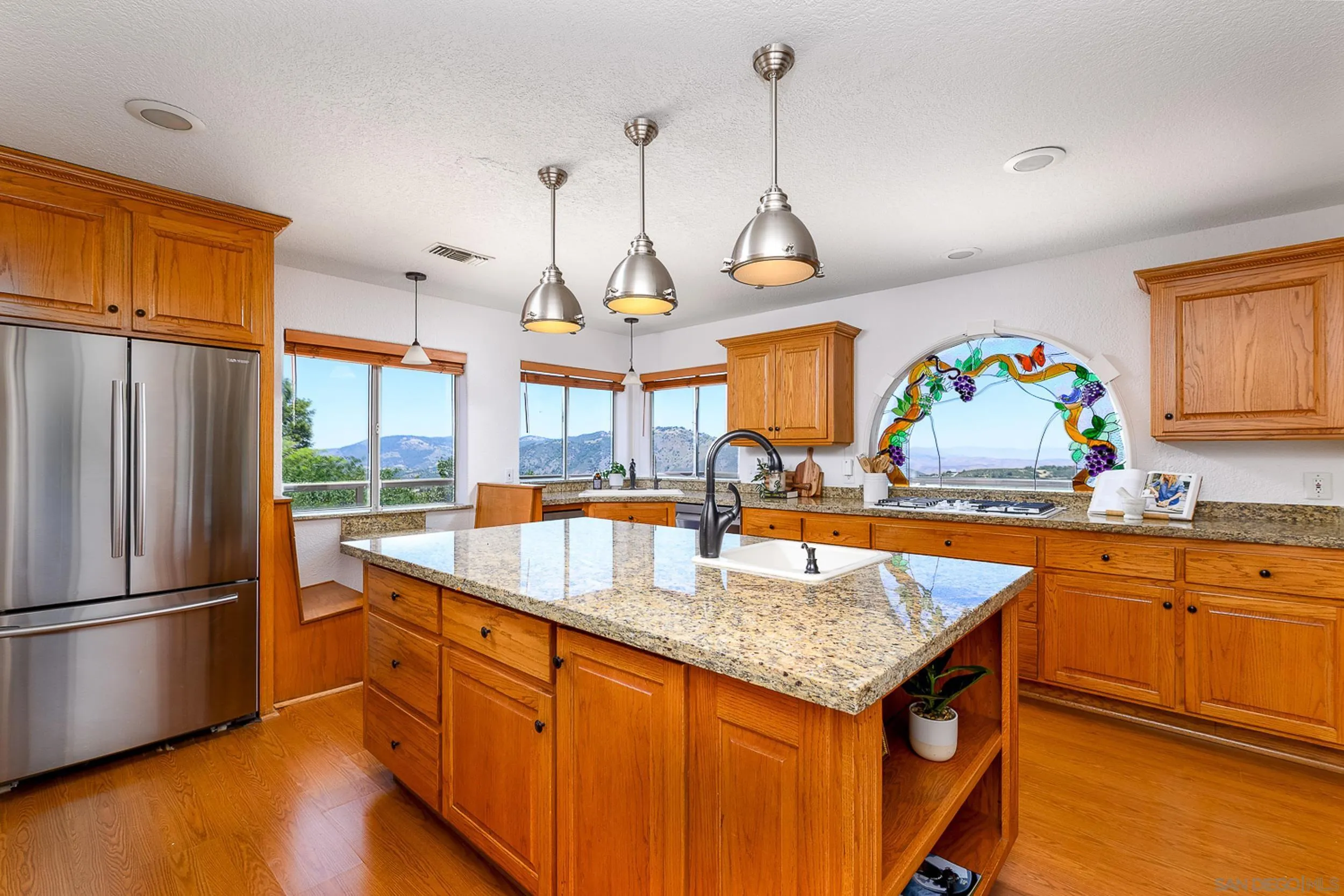1577 Oak Land