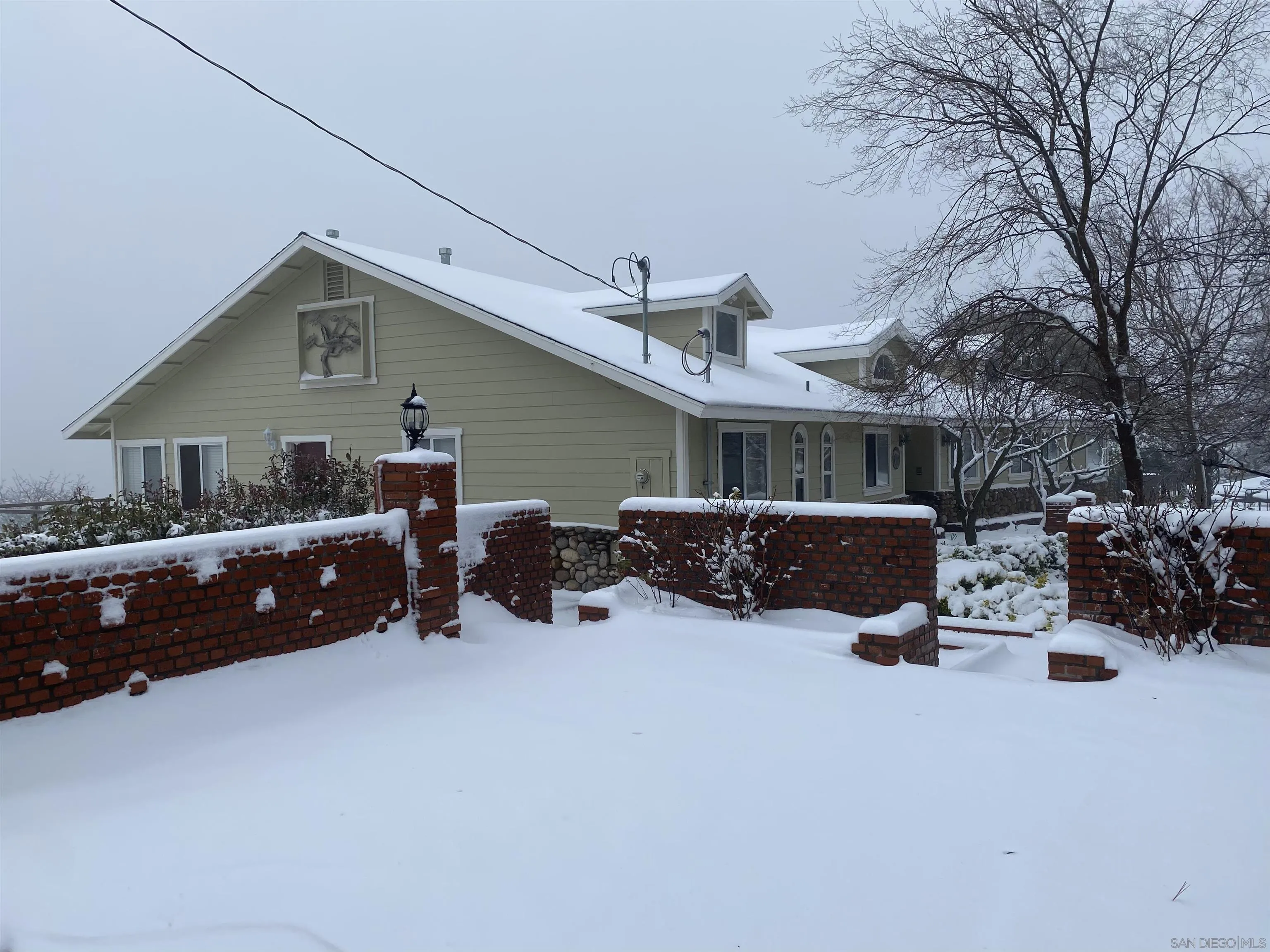 1577 Oak Land