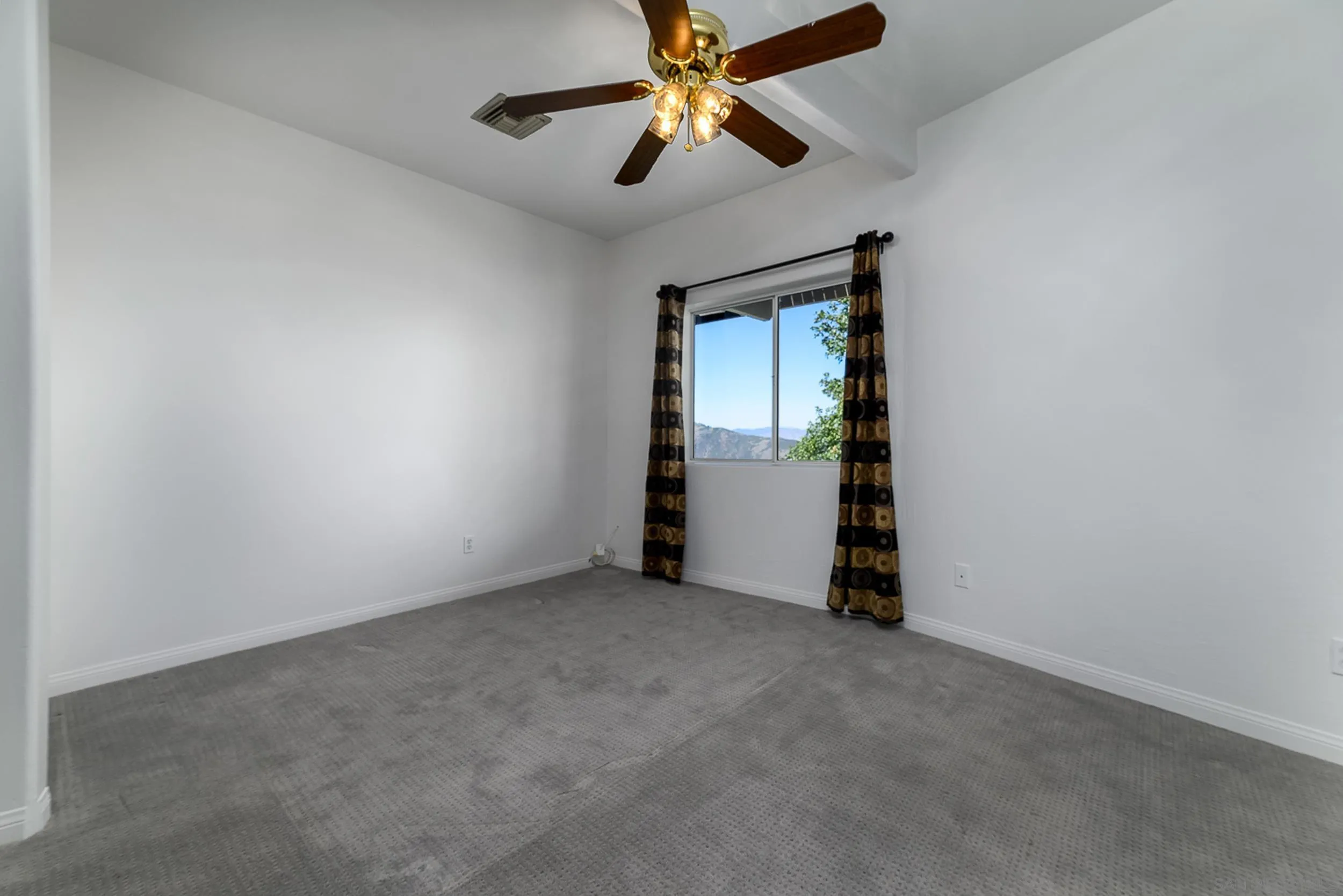 1577 Oak Land