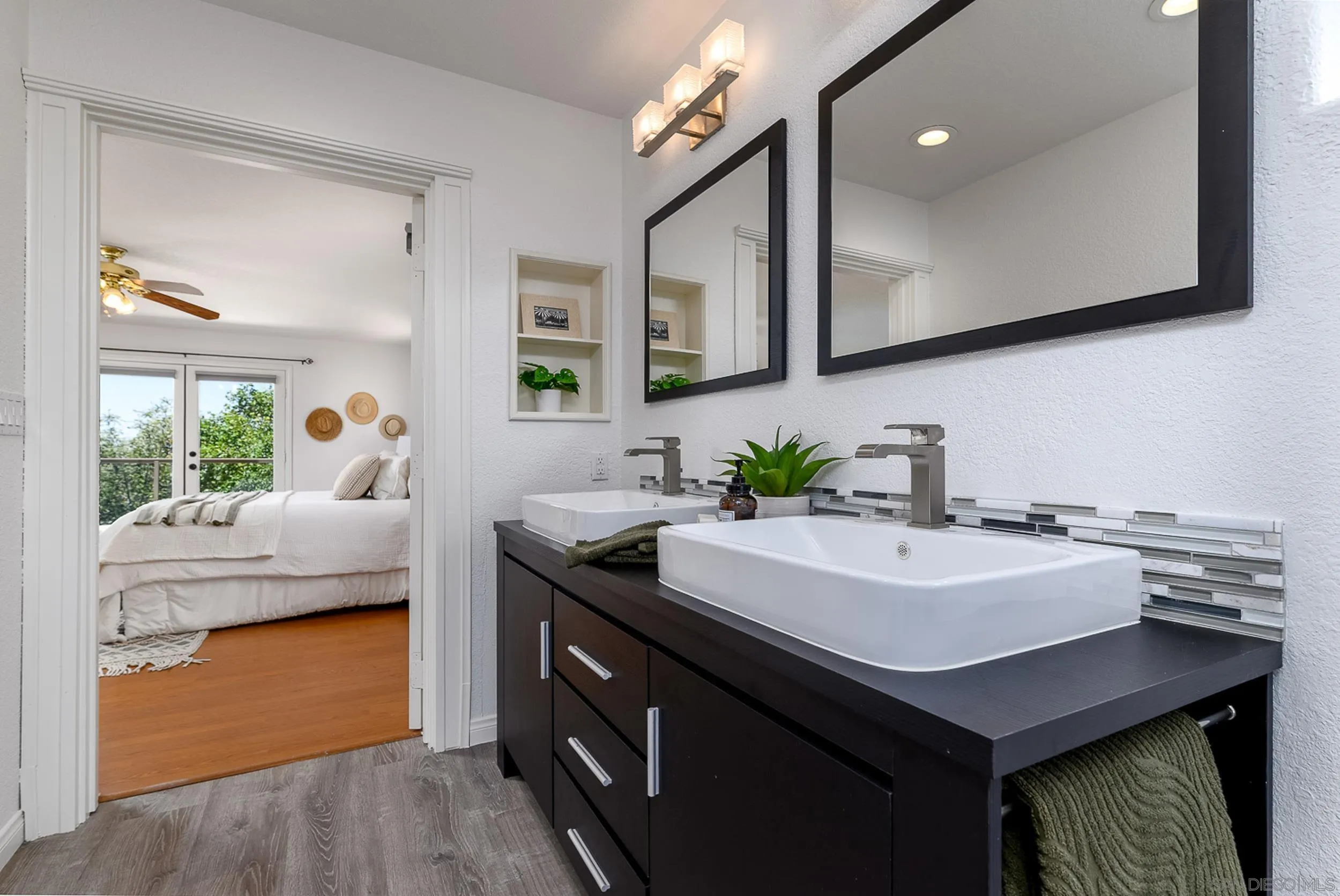 1577 Oak Land