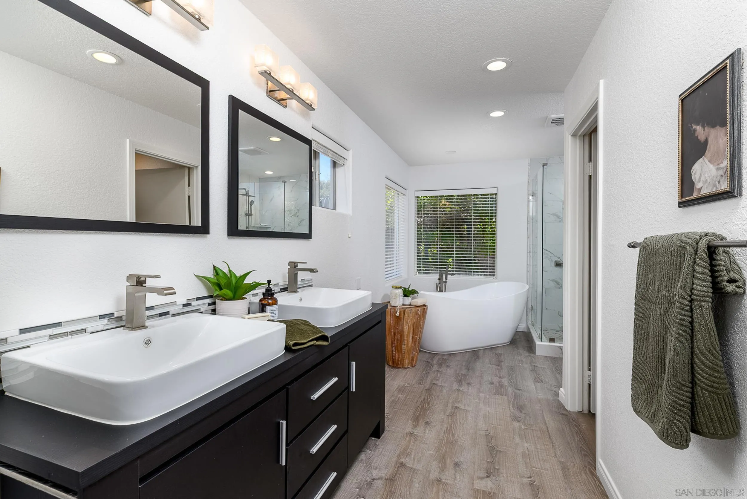 1577 Oak Land