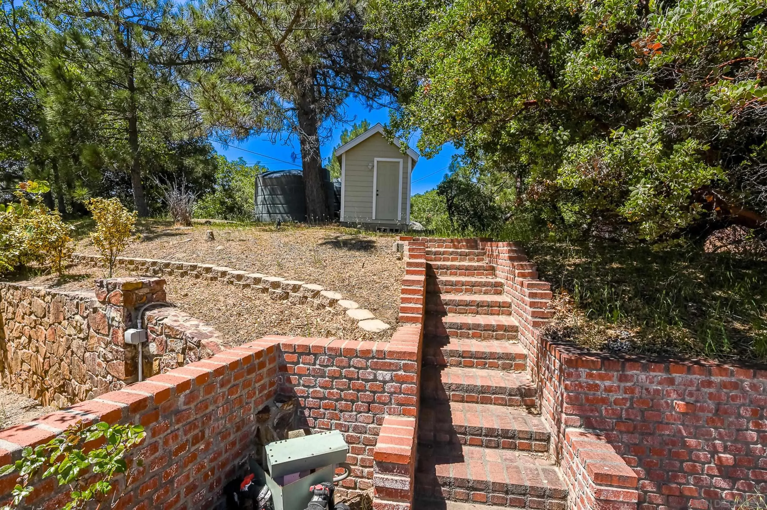 1577 Oak Land