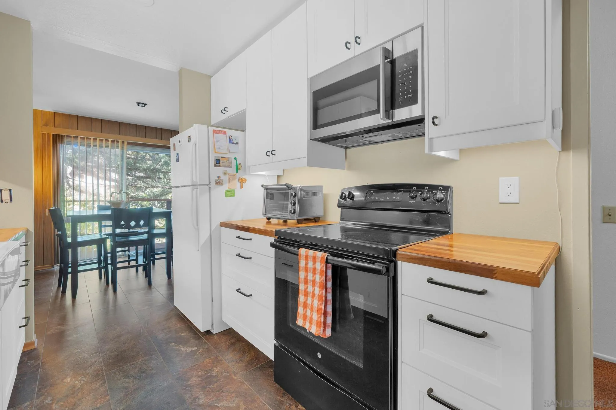 2816 Heliotrope Dr